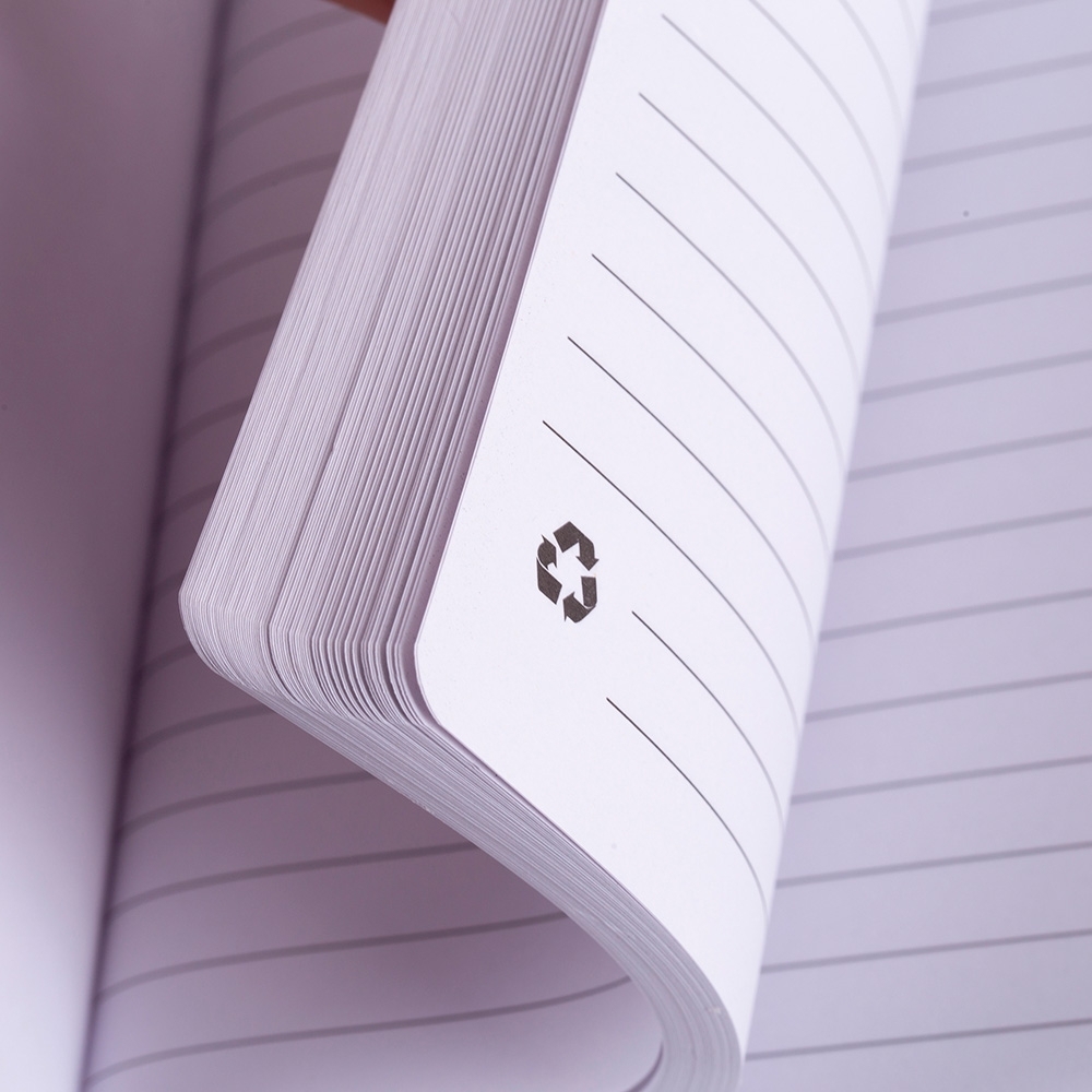 Caderno de anotações em couro reciclado com porta canetas